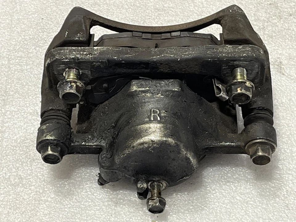 Honda Accord 1991 sedán lado del pasajero derecho pinza de freno delantera Foto 1 de 4