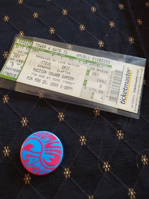 Boleto y pin de la gira Steve Winwood/Eric Claton 2008 solo Foto 1 de 3