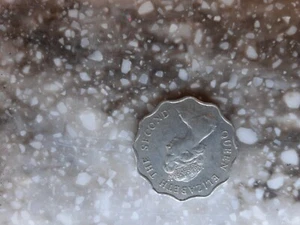 1975 Hong Kong Two Dollar Coin - Nice World Coin !!! - Picture 1 of 2