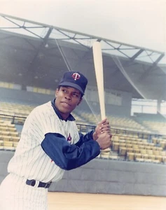 FOTO SIN FIRMAR DE ROD CAREW 8X10 DE LOS GEMELOS DE MINNESOTA BATEO POSTURA FOTO - Imagen 1 de 1