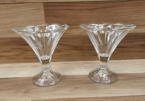 2 x Large Vintage Clear Pressed Glass Ice Cream Sundae / Dessert / Sorbet Bowls - Picture 1 of 9