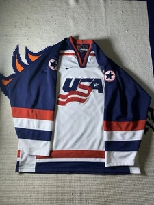 Maglia Vintage Nike USA Hockey 2002 Olimpiadi Invernali Cucita Casa Uomo Taglia 2XL - Foto 1 di 7