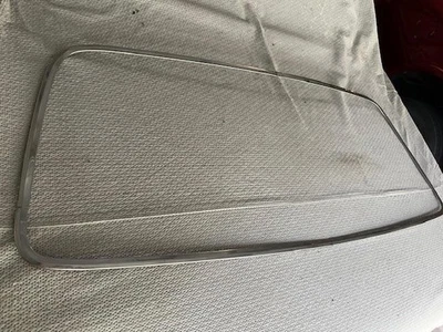 Moldura de moldura de ventana trasera Cougar 1969 1970 Foto 1 de 4