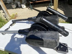 Downrigger électrique 2 canons Magnum 10A avec bases. 1 fonctionne autres pièces - Photo 1/14