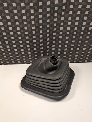 1995 - 2000 CHEVY GMC  C/K OBS MANUAL TRANSMISSION FLOOR SHIFT BOOT 15959690 - Image 1 of 4