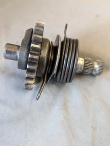 Yamaha YR5 1970 Kickstarter Rückholwelle und Getriebe. - Bild 1 von 6