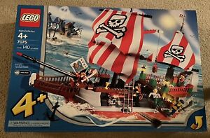 Lego 7075 Pirates Captain Redbeard's Pirate Ship w/ Minifigs & Manual - Retired