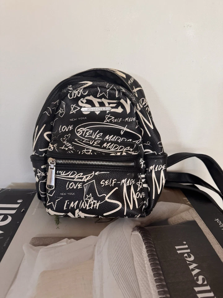 steve madden black and white back pack - Image 1 of 1