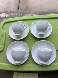 8 piezas Mikasa Classic Flair blanco, 4 tazas / 4 platillos, lirios cala - Imagen 1 de 3