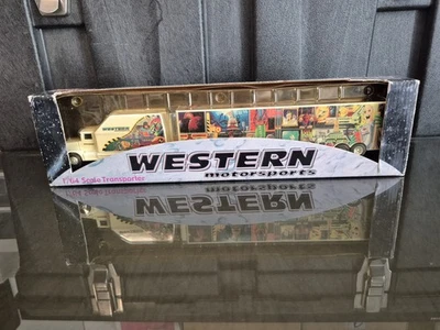 Semirremolque Racing Champions 1:64 Peterbilt cabina extendida y remolque de carreras. Foto 1 de 4