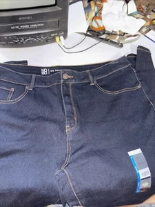 NUEVO ENVÍO GRATUITO Pantalones de mezclilla para mujer No Boundaries tiro medio corte bota talla 19 azul oscuro - Imagen 1 de 6