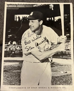 De colección. Foto impresa firma de Stan Musial, quien agregó "A Brett" Stan Biggie's - Imagen 1 de 4