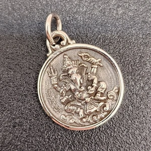 925 NEW Sterling Silver Pendant Ohm 16mm - Picture 1 of 6