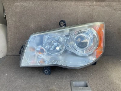 Faro izquierdo Dodge Grand Caravan 2011-2018 xenón hid lado del conductor genuino bonito Foto 1 de 4