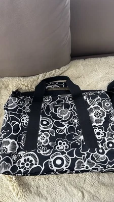 💼REISENTHEL  allrounder L Reisetasche, Schwarz-weiß Blumen 30 L. TOP ZUSTAND - Bild 1 von 4