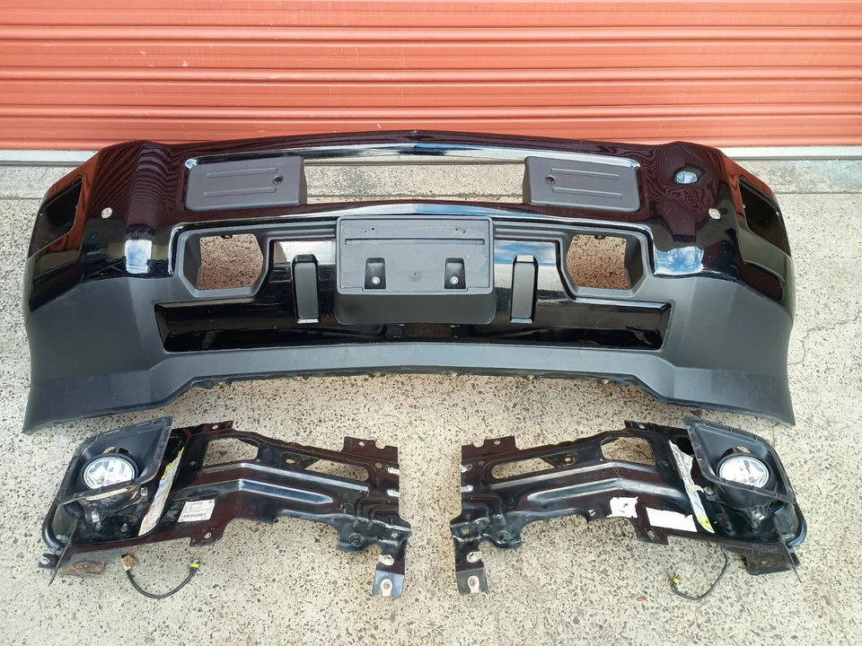 GENUINE 2018 CHEVROLET SILVERADO 2500 HD LTZ FRONT BUMPER BAR FASCIA - DAMAGED - image 1 of 4