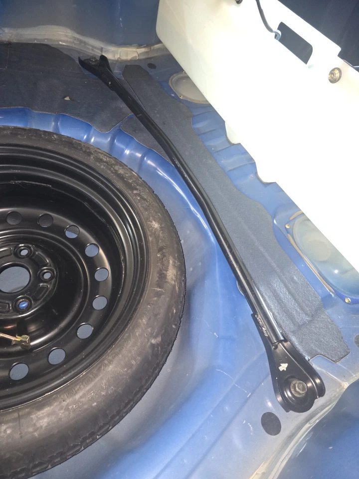 Soporte para bota/baúl Subaru Impreza Spec C - Fabricante original - Imagen 1 de 1