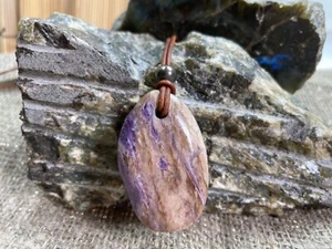 Unisex Charoite Necklace Adjustable Leather Cord Crown Chakra Reiki Jewelry - Foto 1 di 8