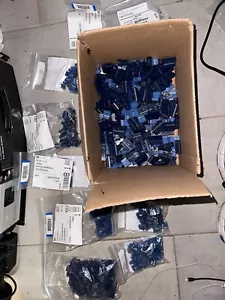 Set mit Box/Taschen mit 300+ TE Konnektivität Amp 3-647002-5 Mauskopfzeilen Gehäuse - Bild 1 von 10