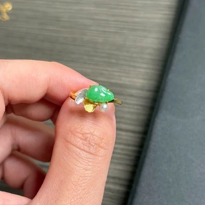 Grade A Vivid Green Jadeite Jade Bunny 18K Yellow White Gold Ginkgo Leaves Ring - Image 1 of 4