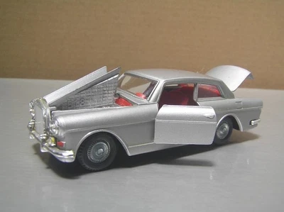 Politoys M 518 Rolls Royce Silver Cloud with 'Velvet' seats NM Condition - Image 1 of 4