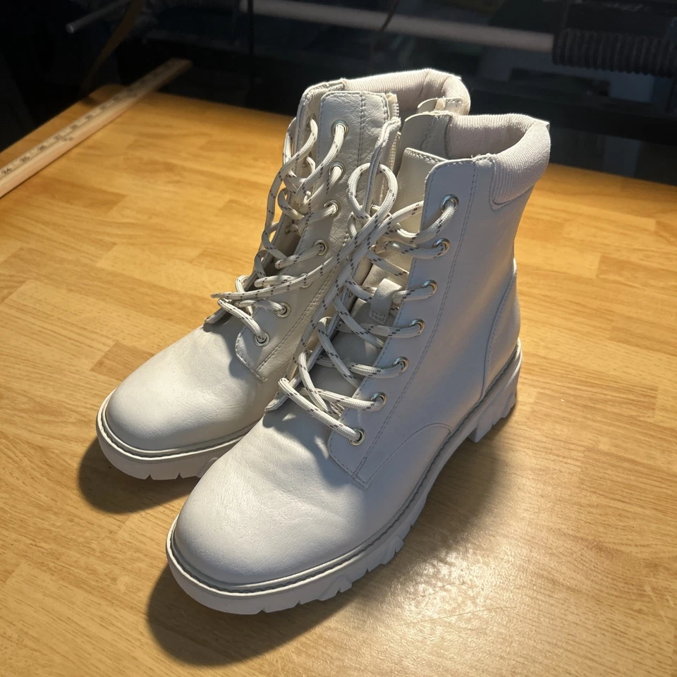 Botas de combate con cordones Dr. Scholl's Everlast para mujer con cremallera talla 7,5 M blancas Foto 1 de 4