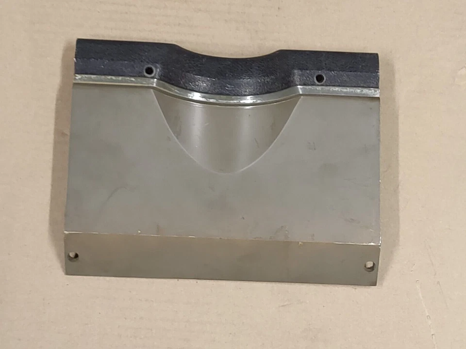 1968 年别克 Skylark GS 特殊运动车柱下装饰板板 1382964 — 第 1/1 张图片