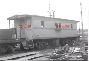 25A819 RP 1977 CSS&SB SOUTH SHORE RAILROAD CABOOSE #1065 MICHIGAN CITY IN - Bild 1 von 1