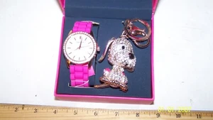 RELOJ GRANDE ROSA CON ACCESORIO LLAVERO PERRO PIEDRA CRESA CAJA REGALO - Imagen 1 de 6
