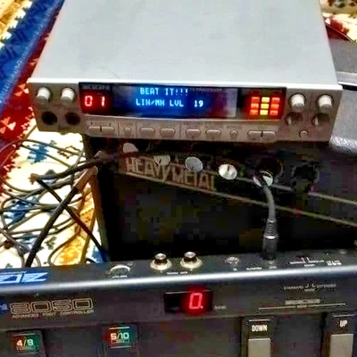 ZOOM 9030 Multi Effects Processor and 8050 Foot Controller with Manuals Set - Image 1 of 4