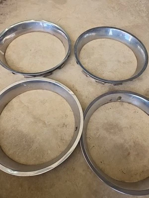  Volvo 240?  Juego de 4 anillos de ajuste de belleza de acero inoxidable de 14" OEM Foto 1 de 4