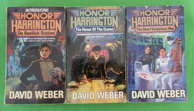 LOT #1-3 PB HONOR HARRINGTON SERIES BY DAVID WEBER: ON BASILISK STATION ++ Foto 1 de 4