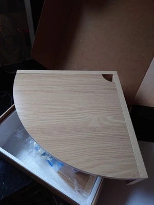 OAK WOOD EFFECT CORNER SHELF WITH CABLE SLOT - Image 1 of 3