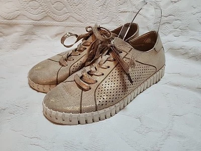 女士 GC 鞋金色闪亮穿孔运动鞋带金色鞋带尺寸 9US 40EU — 第 1/4 张图片