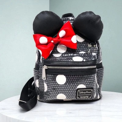 Mochila Loungefly Disney Parks Minnie Mouse lantejoulas preta bolinhas orelhas de rato - Imagem 1 de 4