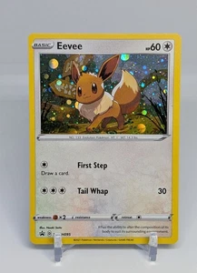 Eevee ✨Cosmos Holo quasi nuovo✨ SWSH: spada e scudo 😺 stella nera promo Pokemon #SWSH095 - Foto 1 di 2