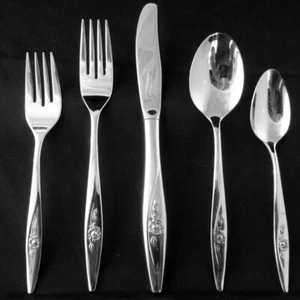 LASTING ROSE by Oneida Deluxe 5 Piece Place Setting NEW NEVER USED made in USA - Picture 1 of 8