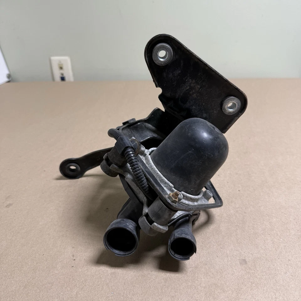 Bomba de aire para VW Volkswagen Beetle Jetta Passat Golf con soporte 07K959253A OEM R3 Foto 1 de 4