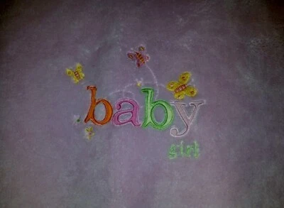 刺绣女宝宝粉色毛绒毛毯蝴蝶花朵 32x40" RN 11943 — 第 1/4 张图片