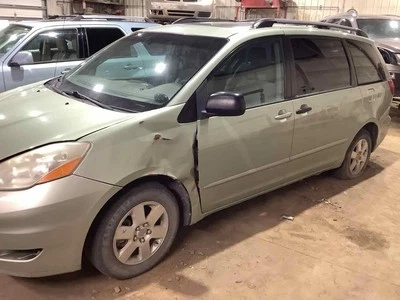 Used Front Right Door Assembly Front fits: 2006 Toyota Sienna electric windows R - Image 1 of 4