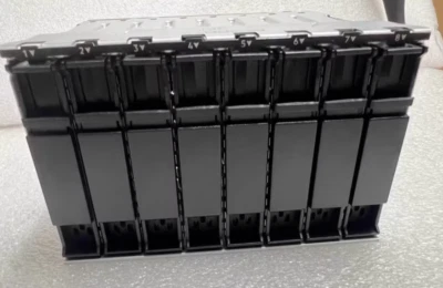 HPE DL3xx 2U Gen10+Gen11 8SFF U.3 x1 TriMode 12/24G BC Cage+Backplane P39781-001 - Image 1 of 4