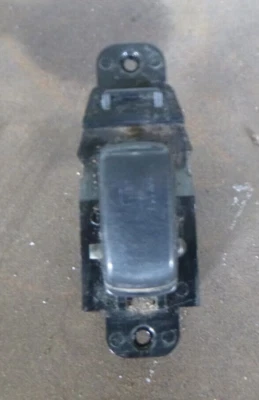 Hyundai Sonata EF 5/98-4/01 Single Window Switch - Image 1 of 2