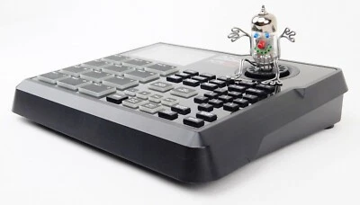 Akai XR 20 Beat Production Center Synth Drum Machine + Wie Neu + OVP + Garantie - Bild 1 von 4