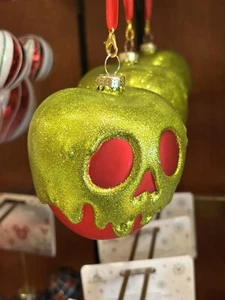 2025 Disney Parks Snow White Poison Apple Glitter Ornament New - Picture 1 of 1