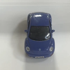 1/18 2001 VW NEW BEETLE COUPE IN BLUE BY MAISTO. Collectible Cool Car - Picture 1 of 5