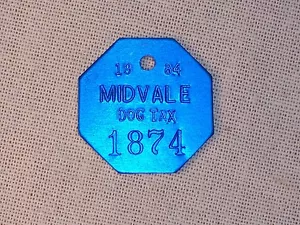 De colección 1984 etiqueta fiscal para perro Midvale número # 1874 azul octágono XT23 - Imagen 1 de 2