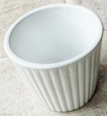 weißer Mini-Übertopf ⌀ 7 cm H 6,3 cm Ton wie neu - Bild 1 von 3