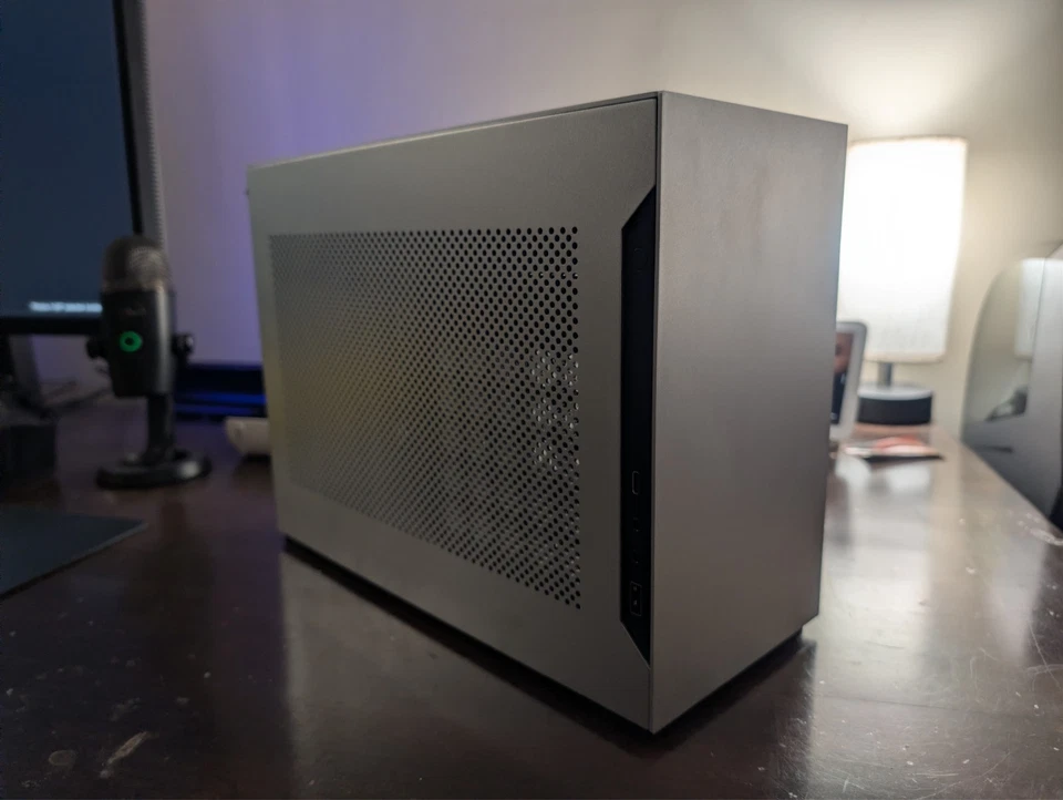 Estuche para computadora Lian Li x DAN A4-H2O PCIe 4.0 plateado Mini-ITX (G99.A4H2OA4.00) H20 Foto 1 de 4