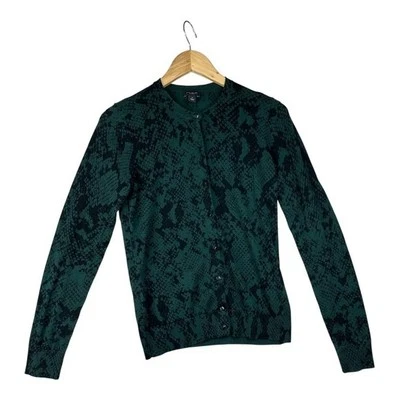 Cárdigan con botones estampado animal Ann Taylor talla mediana verde/negro Foto 1 de 4