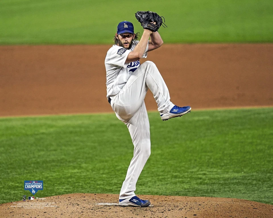 Foto de lanzamiento de Clayton Kershaw Los Angeles Dodgers 2020 MLB WS Champs sin firmar Foto 1 de 1